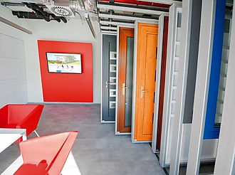 Foto z otevření showroomu